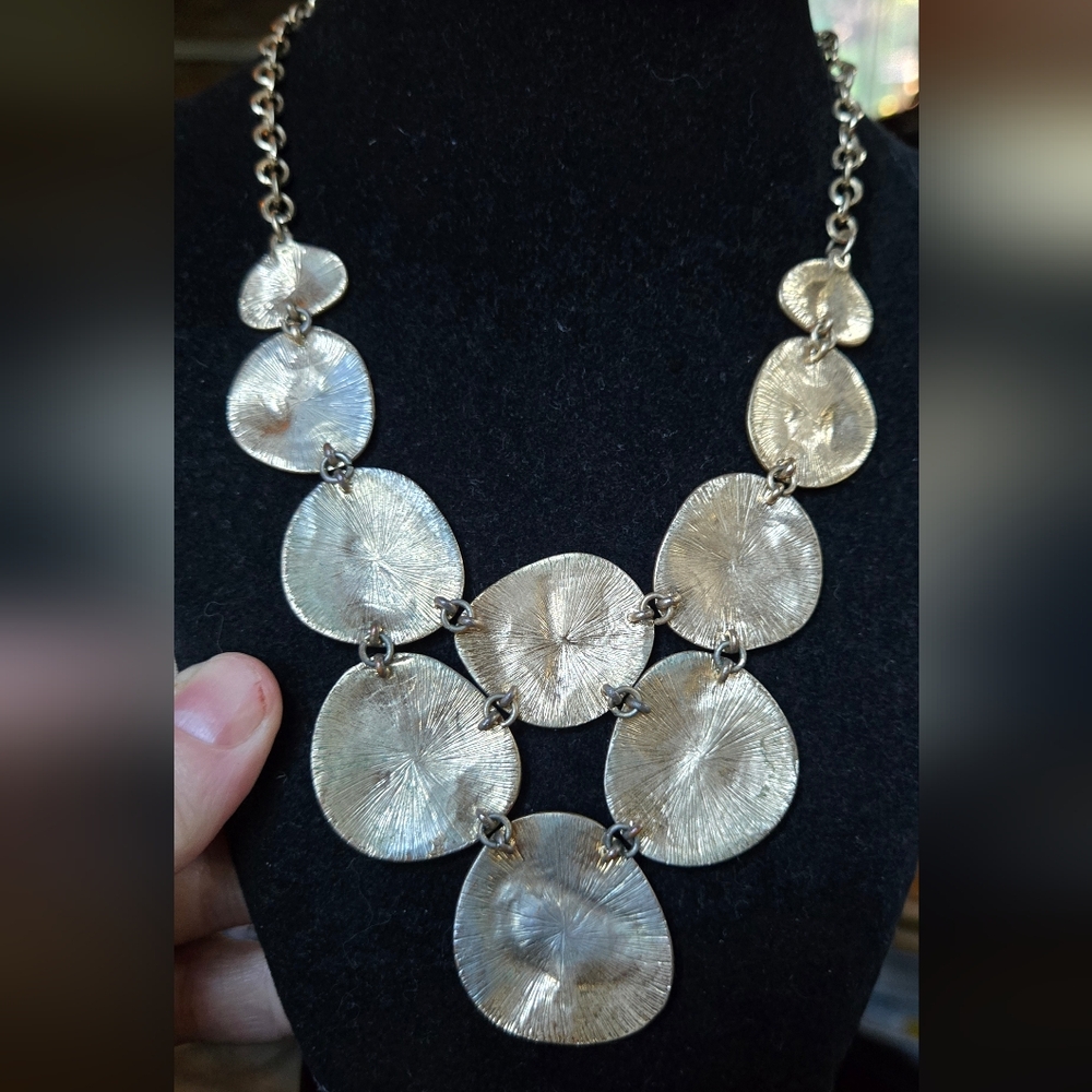 Chic Gold Statement Necklace - Picture 5 of 5